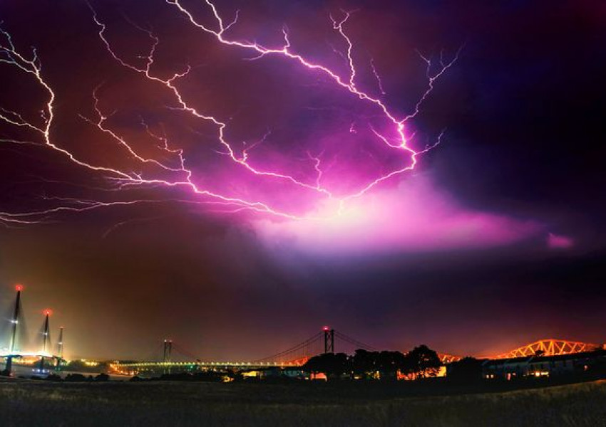 Извънредно горещо време,  но...се задават опасни бури
