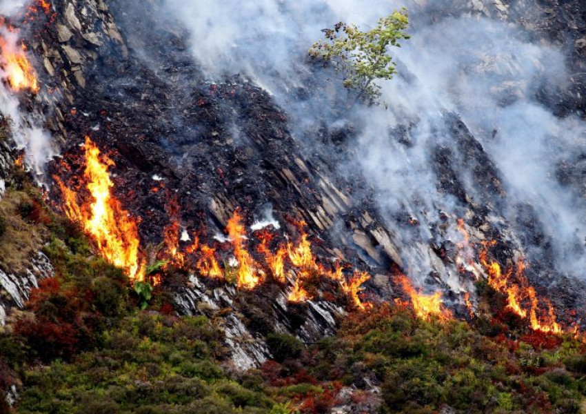 Горски пожари бушуват из цяла Великобритания (ВИДЕО)