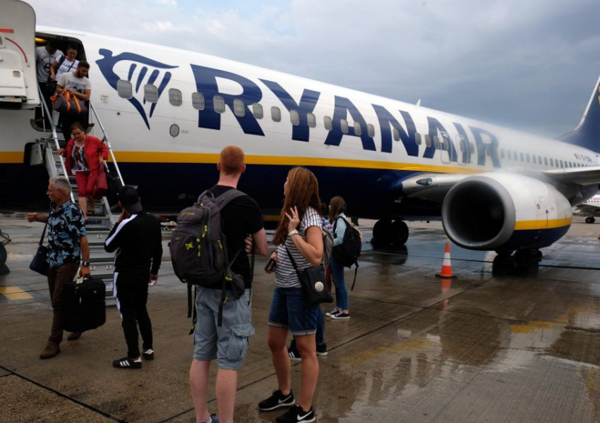 Заваля и започна транспортният хаос във Великобритания! (СНИМКИ)