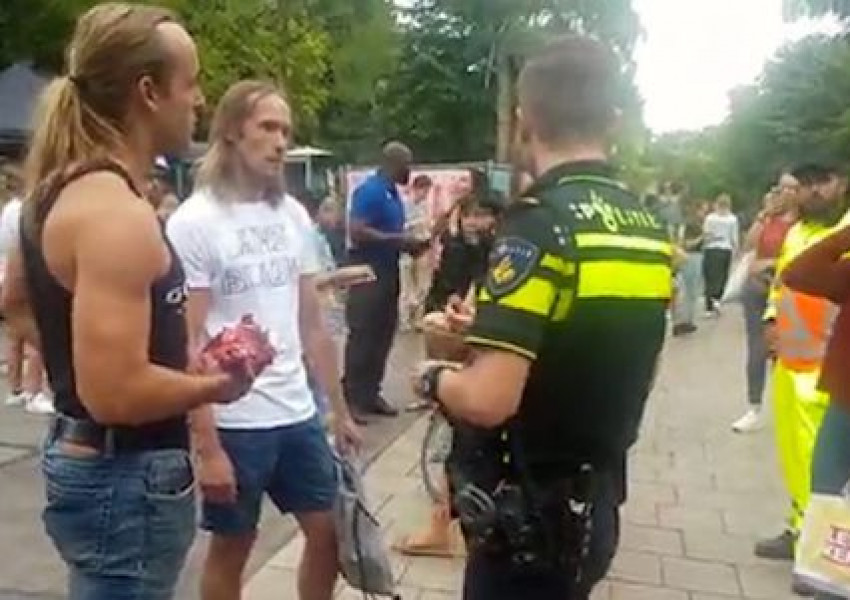 Мъж яде сурова пържола по време на вегански фестивал (ВИДЕО)