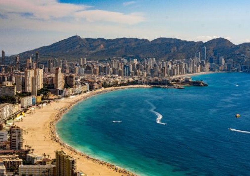 Слабият паунд гони британските имигранти от Испания