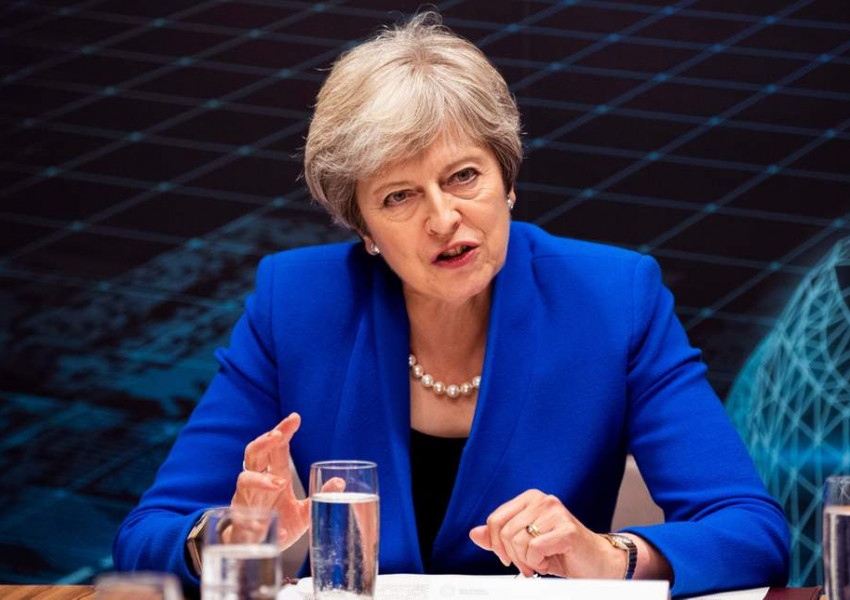 Тереза Мей да отстъпи в първия ден след "Брекзит"