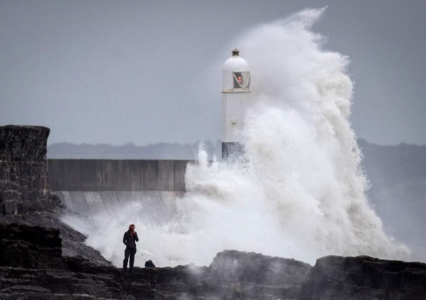 Буря удря Англия, обявен е „жълт“ код