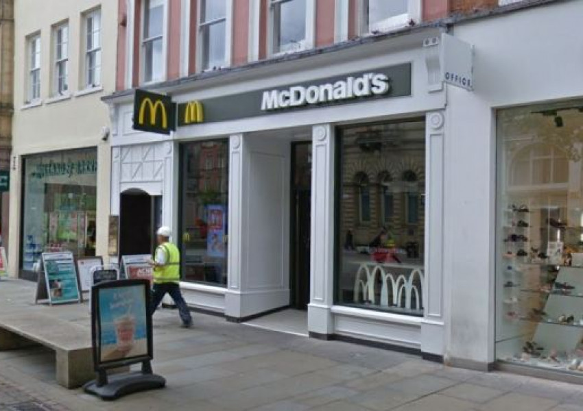 Двама мъже нападнаха дете с увреждания в Манчестър