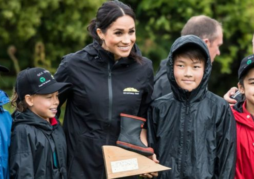 Меган Маркъл би мъжа си Хари в странна игра