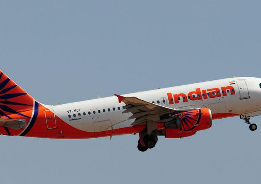 Свалиха пътник от самолет заради селфи 