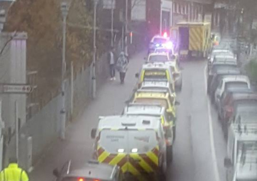 Мъж бе ударен от влакче в източен Лондон