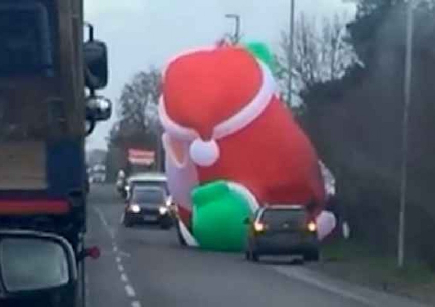 Необичайно! Дядо Коледа предизвика хаос в британски град