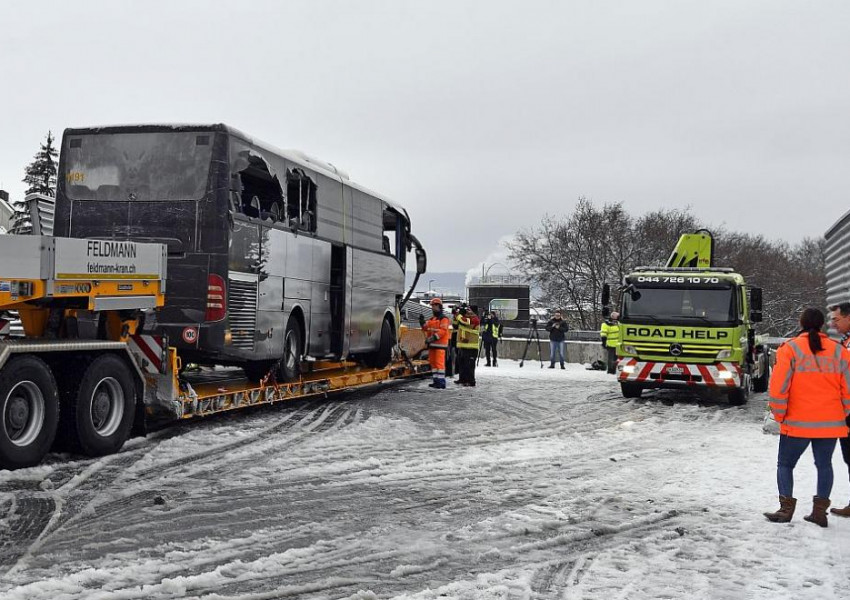 44 ранени и един загинал при тежка автобусна кататрофа