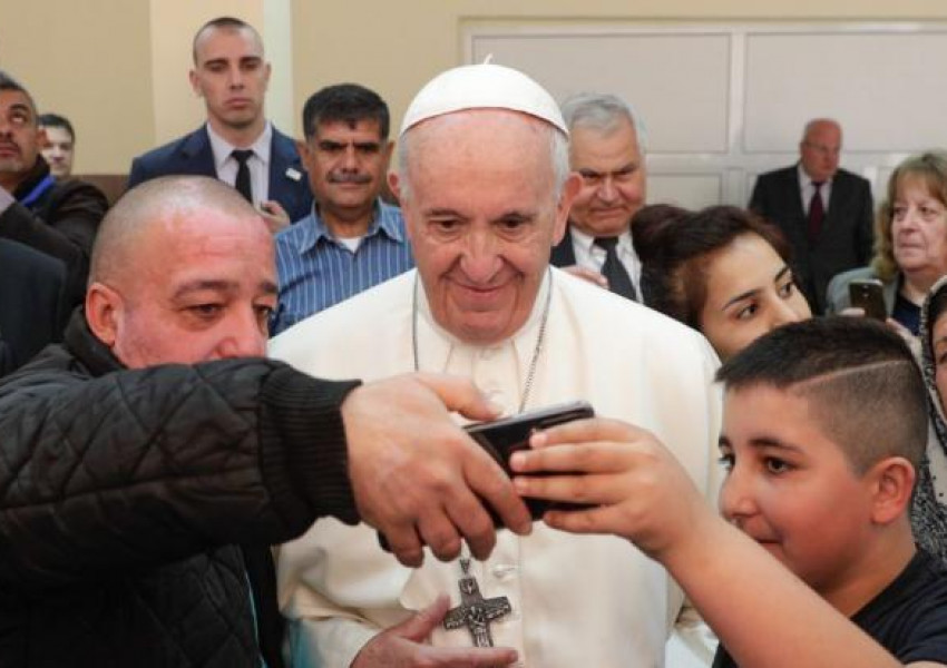 Папата посети бежанския център във "Враждебна"
