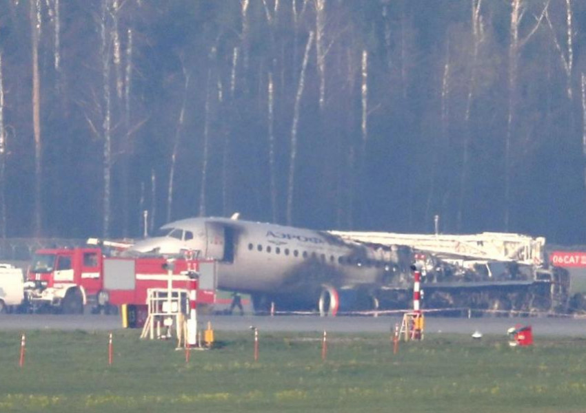 41 загинали при ужасяващата самолетна катастрофа в Русия