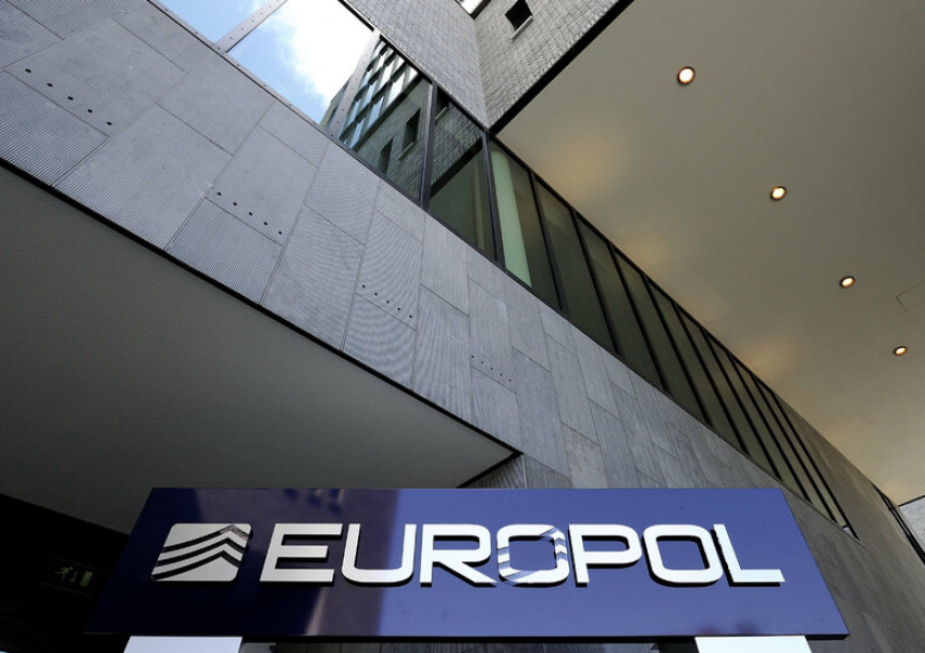 Европол закопча трима български граждани