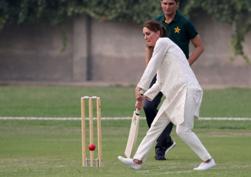 Уилям и Кейт играха крикет в Пакистан