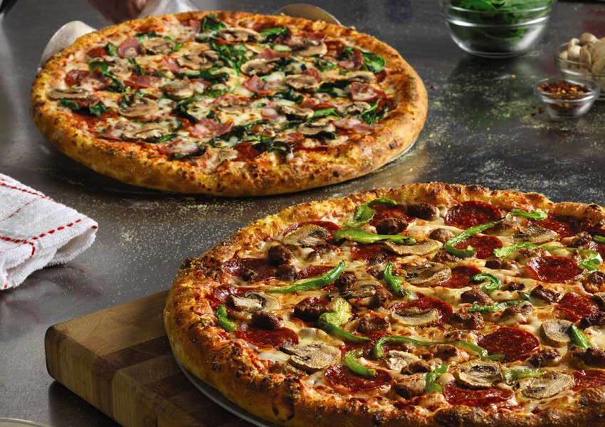 Веган бесен на  "Domino's", дали му пица с месо