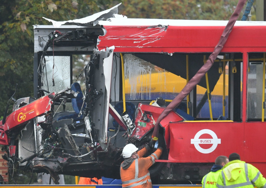Един убит и няколко ранени в жестока катастрофа в източен Лондон