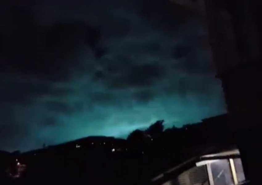 Mистериозни сини светлини се появиха в небето над Нова Зеландия (СНИМКИ+ВИДЕО)