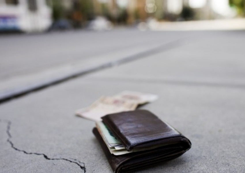 Българска емигрантка в Канада дари пари на нашенец, върнал изгубен портфейл