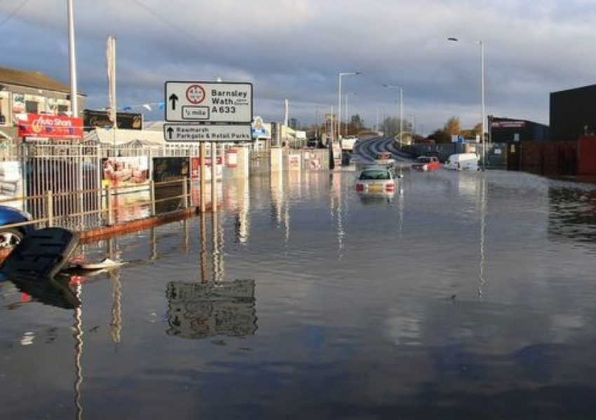 Наводнение в северна Англия, десетки са били евакуирани