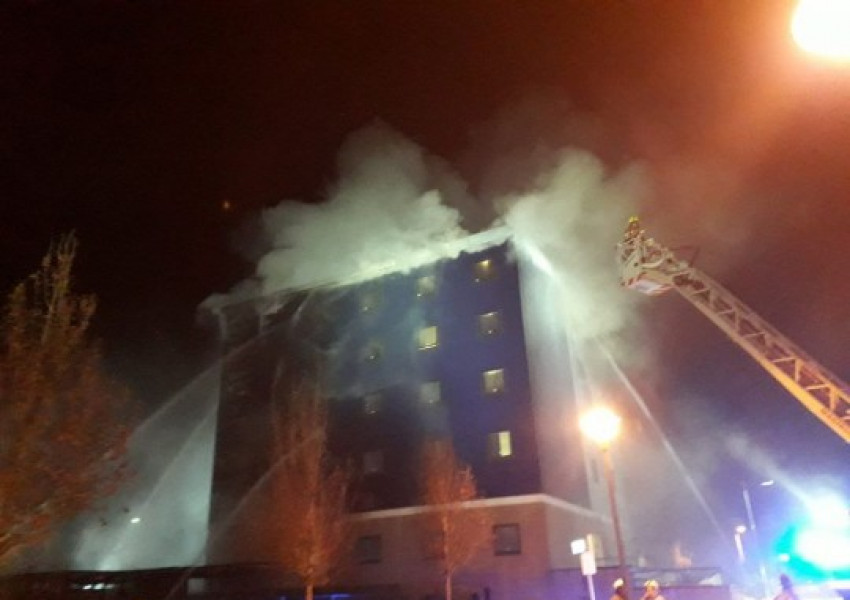 Страшен пожар в западен Лондон, над 100 души са били евакуирани