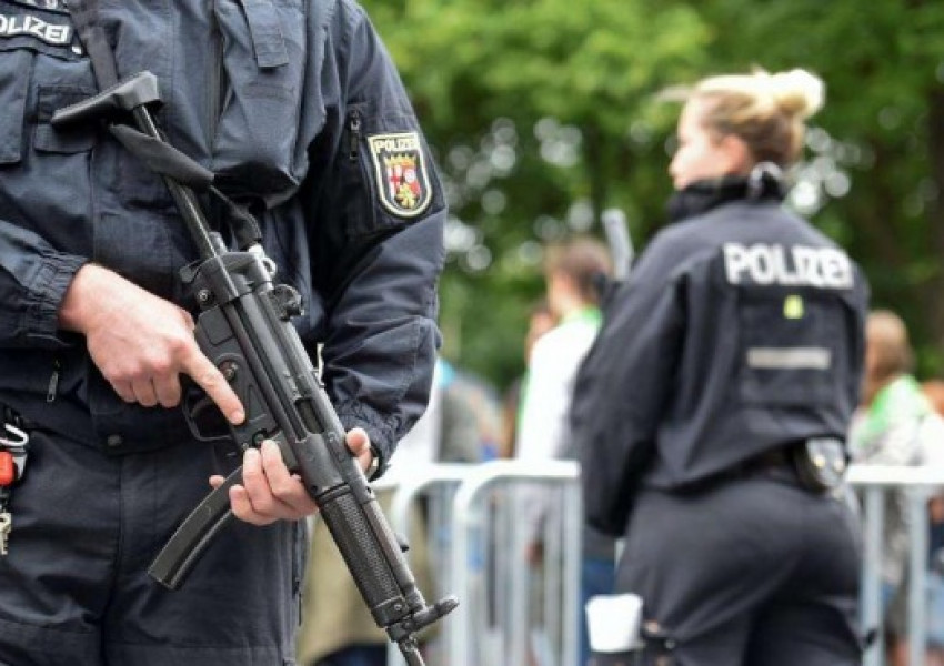 Обезвредиха 250-килограмова бомба в центъра на Берлин 