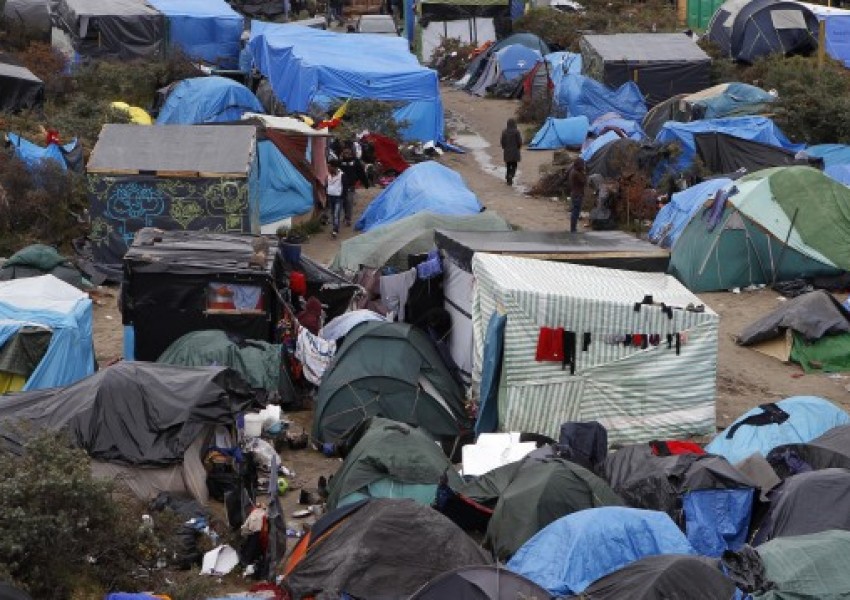 Френски министър: Спираме да държим мигрантите в Кале!
