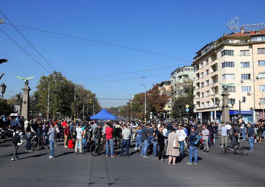 Блокадата в София продължи цяла нощ, затворени са кръстовища