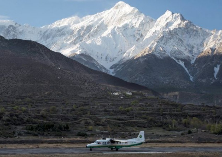 Пътнически самолет изчезна от радарите над Централен Непал