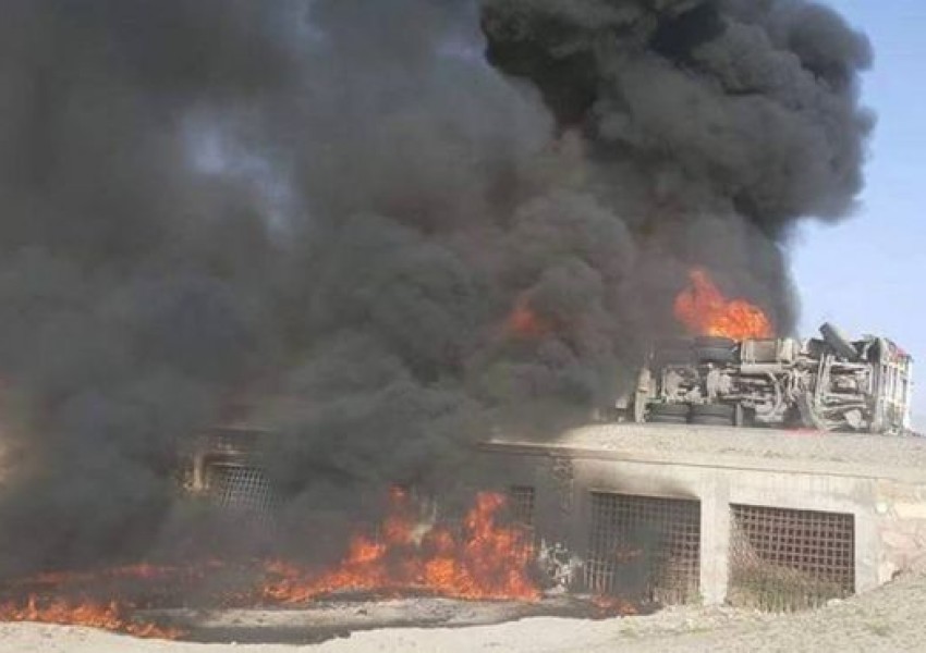 Над 50 загинали и 70 ранени при сблъсък на автобуси с цистерна в Афганистан (СНИМКИ)