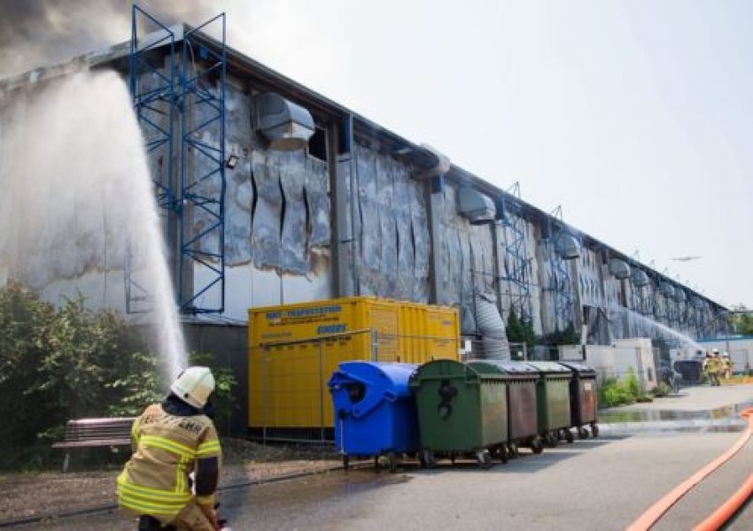Голям пожар избухна в център за бежанци в Дюселдорф