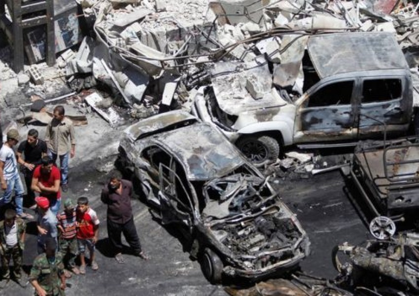 Десетки загинаха при двоен атентат в Дамаск