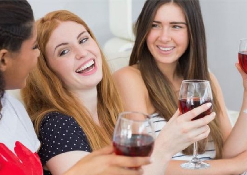 Официално: Жените пият колкото мъжете!