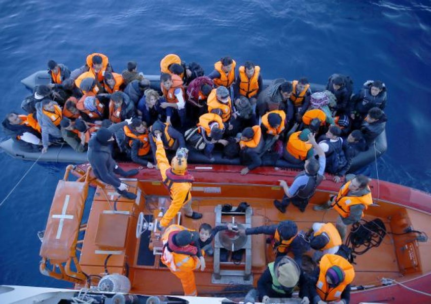 Туск: Спираме потока на мигранти към Европа!
