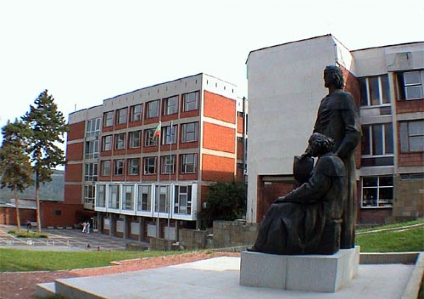 Затварят университетата във Велико Търново?