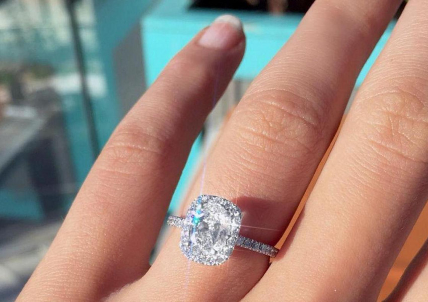 Колко харчат британците за годежни пръстени?