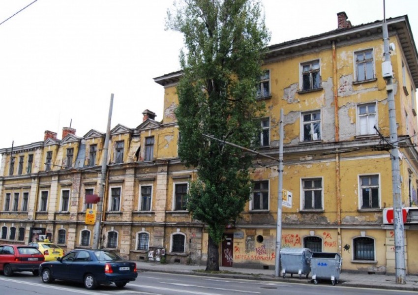 МРРБ иска разваляне на сделката за Конюшните