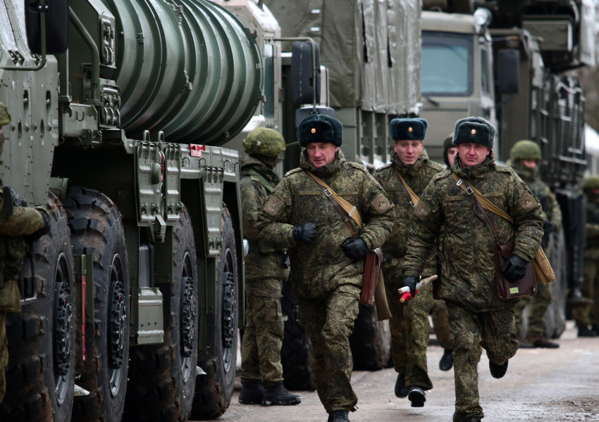 Британското разузнаване: Русия се преоборудва, строи отбранителни съоръжения и се окопава дори в Крим
