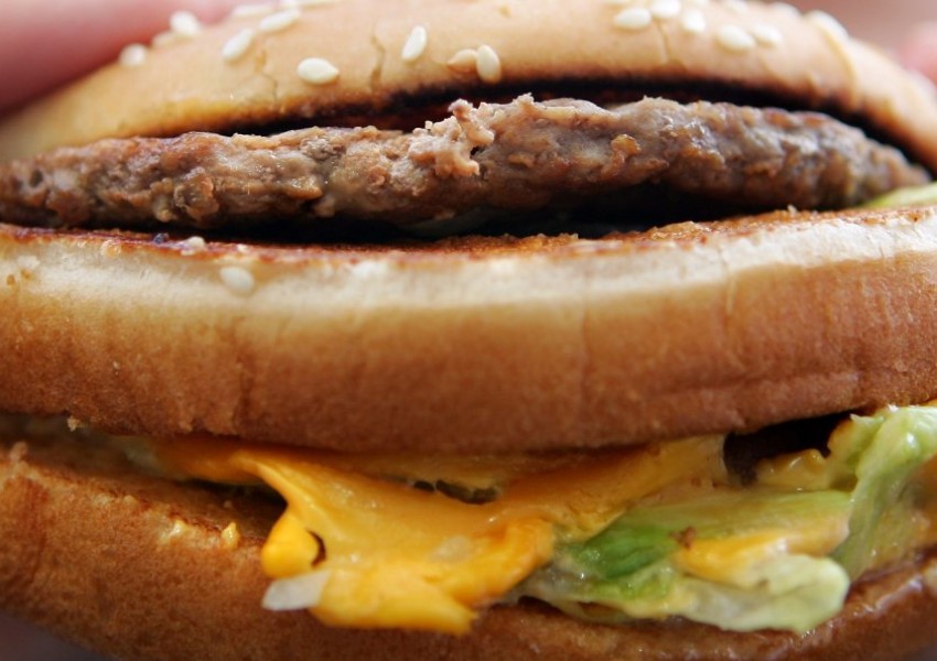 Когато в сандвича си от “Макдоналдс” намериш…червей (СНИМКИ)