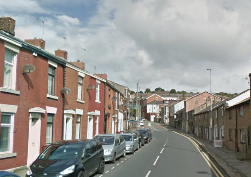 Британка наръга мъжа си, изял и чипса