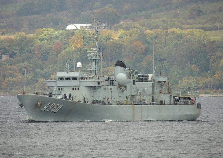 Мистериозни военни кораби приближиха британския бряг (СНИМКИ)