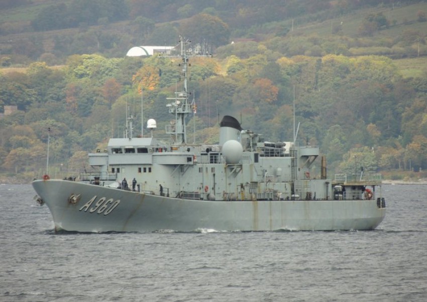Мистериозни военни кораби приближиха британския бряг (СНИМКИ)
