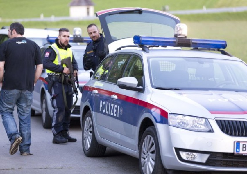 Мъж откри безразборна стрелба на концерт в Австрия (СНИМКИ)