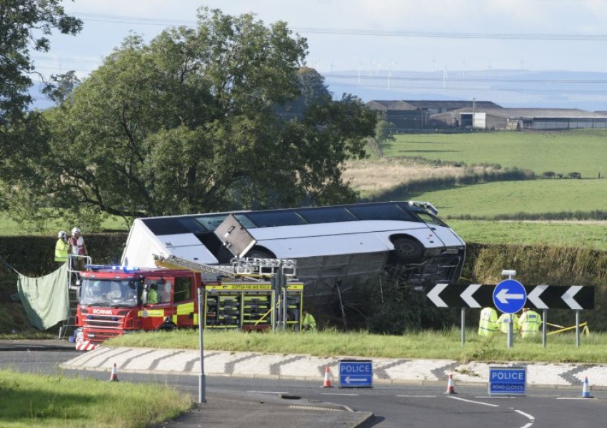 Един загинал и десетки ранени при тежка катастрофа в Шотландия