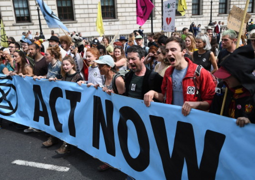 12 хиляди се събраха на протест пред британския парламент