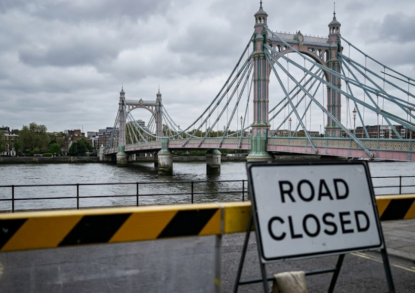 Затвориха моста "Албърт" в Лондон и за пешеходци заради конструктивни проблеми