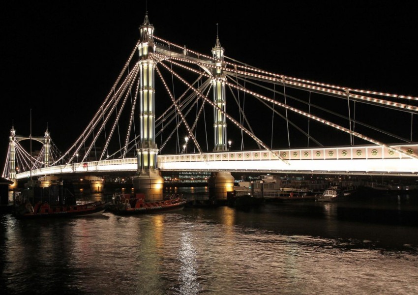 Скоро в Лондон: Уникални светлинни инсталации ще огреят мостовете над Темза