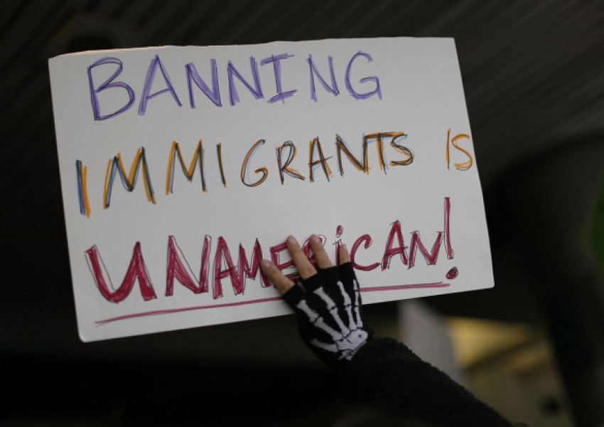 Отиваш в Америка? Дай си паролата за "Фейсбук"