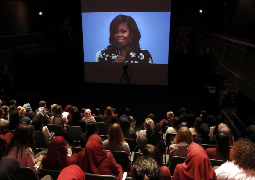 Мишел Обама изнесе лекция пред възпитанички на девическо училище в Източен Лондон