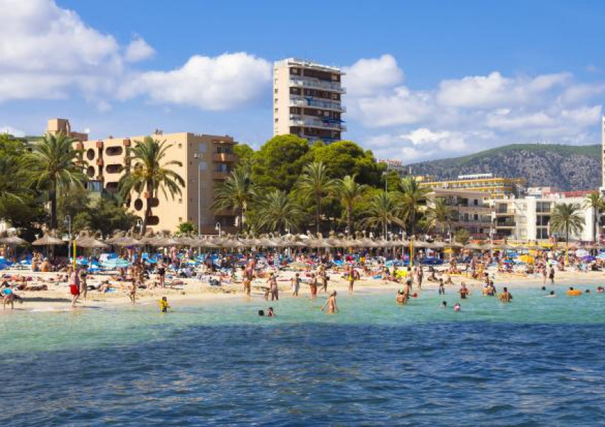 Британски туристи скачат от хотелските балкони