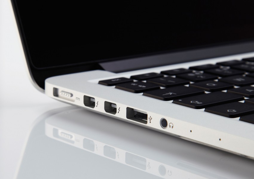 Apple маха USB-то?