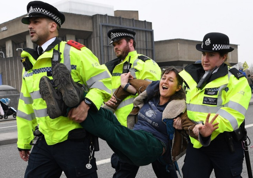 Арестуваха екоактивисти в Лондон преди протест